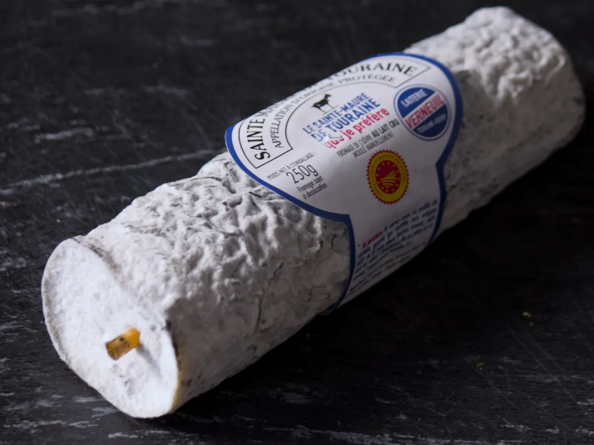 St. Maure de Touraine AOP Ziegenkäse aus Frankreich mit Ascherinde